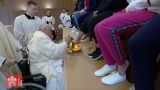 Папа римский омыл ноги украинке, сидящей в тюрьме