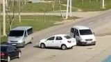 Сотрудники Мукачевского ТЦК устроили охоту за таксистом — видео