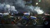 Во Франции протестующие фермеры подожгли таможню