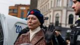 В Латвии активистку задержали в день марша ваффен СС за советский кожаный плащ