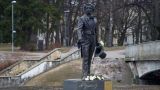В День независимости в Латвии снова осквернили памятник Пушкину