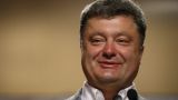 Президента Украины в Риге увели под руки от представителей СМИ