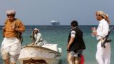 У берегов Йемена загорелся нефтяной танкер после ракетного удара — Reuters
