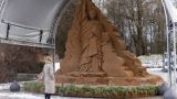 В Эстонии слепили из песка скульптуру Зеленского с декорацией из «Великого диктатора»