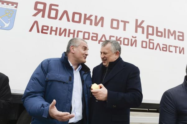 Руководитель Крыма подарил детям Ленинградской области 10 тонн яблок Руководитель Крыма подарил детям Ленинградской области 10 тонн яблок