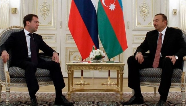 Премьер-министр РФ Дмитрий Медведев и президент Азербайджана Ильхам Алиев