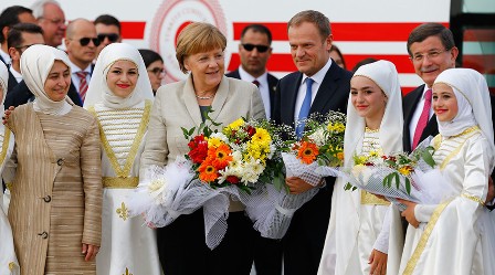 Меркель прибыла в Турцию для переговоров по обмену мигрантов
