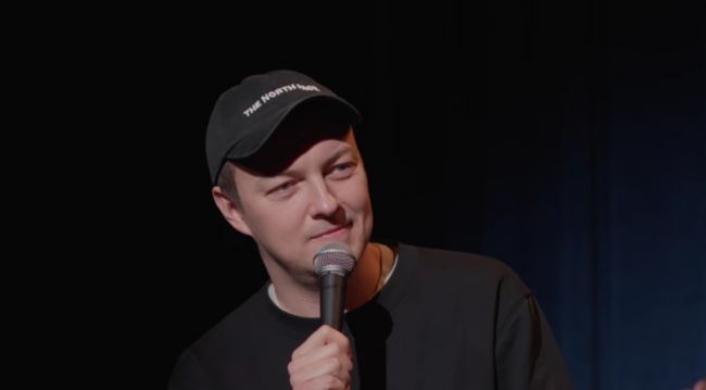 Уехавший в Европу комик после упреков отважился пошутить про украинцев