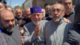 Архиепископ Микаэл Аджапахян отправился в Следственный комитет Армении