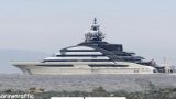 Прорвавшая блокаду Ормуза суперъяхта российского олигарха бороздит Оманский залив