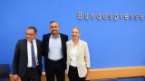 Тень Путина растет по всей Европе: Bloomberg сеет панику после победы АдГ