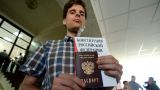 Первые жители ЛНР и ДНР получили российские паспорта в Ростовской области