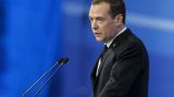 Медведев: Нужно ввести миллионы людей в легальное трудовое поле