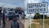 Жители армянского города ответили на «паспортную реформу» перекрытием дороги
