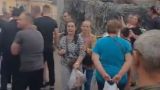 Residents of Kovel surrounded the shopping mall and demand to release the detained men — video