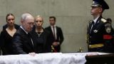 Царствие небесное: Владимир Путин трогательно простился с Сергеем Ивановым — видео