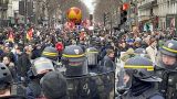 Более миллиона французов приняли участие в протестах против пенсионной реформы