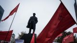 В ДНР 100-летие Октябрьской революции отметили маршем и митингом