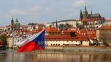 Чехия пытается мотивировать украинских беженцев бесплатным проездом — Азаров