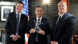 Стеклянные бусы за ресурсы: В США Жапарову вручили статуэтку за доступ к редкоземам
