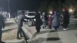 Жители Киргизии бегут от киргизско-таджикской границы — видео