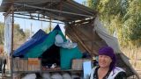 В Узбекистане люди, пострадавшие от прорыва дамбы, все еще живут на улице
