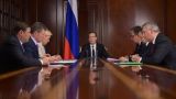 Медведев утвердил комплексный проект развития Северного морского пути