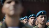 Питерский десантник отметил день ВДВ, прыгнув с многоэтажки. Фото