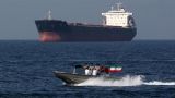 СМИ: Боевые катера Ирана окружили торговое судно США в Ормузском проливе