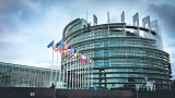 На сцену выходят евроскептики: лето в Брюсселе обещает быть веселым