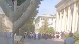 Родители тяжелобольных детей устроили митинг у здания Минздрава Узбекистана