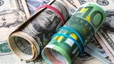 Эксперт: Доллар и евро становятся токсичными валютами для всего мира
