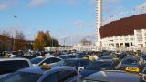 Финские таксисты вышли из автомобилей: топливо съело все доходы
