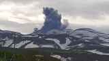 Курильский вулкан Эбеко выбросил пепел на высоту 2 км