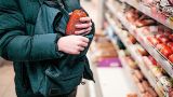 Зеленский подписал закон о декриминализации мелких краж на Украине