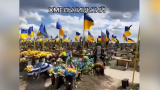 Под флагом Украины: на новом кладбище в Хмельницком сотни могил военнослужащих ВСУ