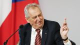 Президент Чехии отказался от алкоголя и призвал жителей страны вакцинироваться