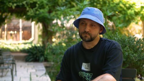 Escaped from Russian comedian skidded — I had to apologize for a joke about women