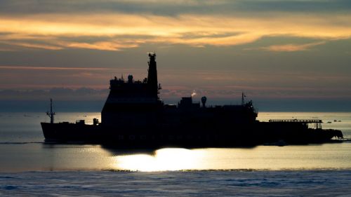 Russian oil is stretched along the Northern Sea Route