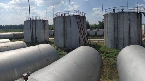 Поставки бензина на Украину снизились: кустарные НПЗ дали топлива