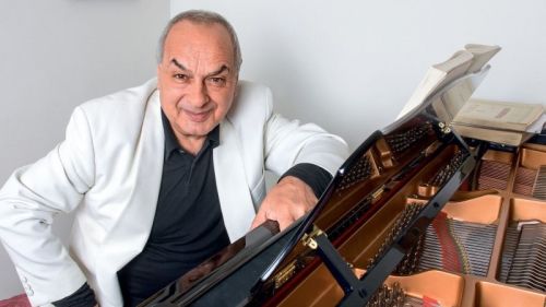 Levon Oganezov, a Russian pianist with a unique sense of humor, has died