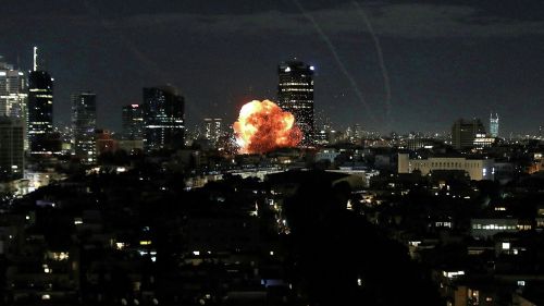 Израильская ПВО не смогла перехватить иранские ракеты: В Тель-Авиве прогремели взрывы
