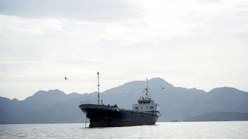 Капитан танкера: Суда, которые пытаются преодолеть Ормузский пролив, атакуют