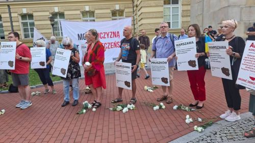 Ukrainian migrants in Poland demonstrated with a call not to beat them