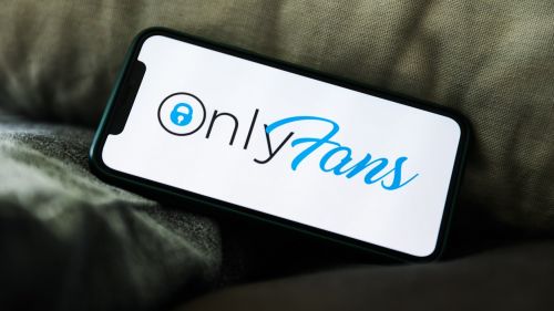 На Украине идут обыски у моделей OnlyFans, их заподозрили в неуплате налогов