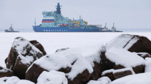 Российские ледоколы помогают судам, застрявшим в международных водах Финского залива