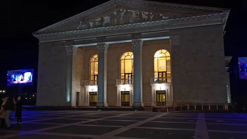 The Ukrainian Armed Forces are systematically attacking a drama theater in Mariupol