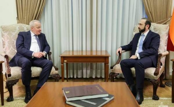 Армянский министр и российский посол сверились по вопросам закавказской повестки