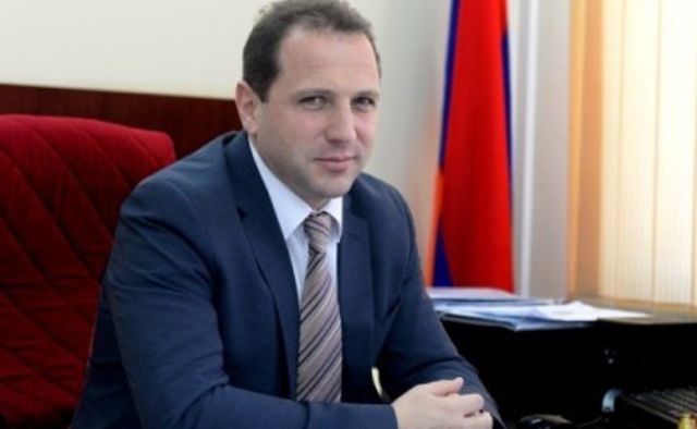 Ermənistanın Müdafiə naziri də istefa verdi