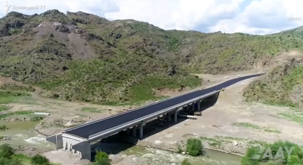Armenia anuncia construcción de una ruta alternativa al corredor de Lachin